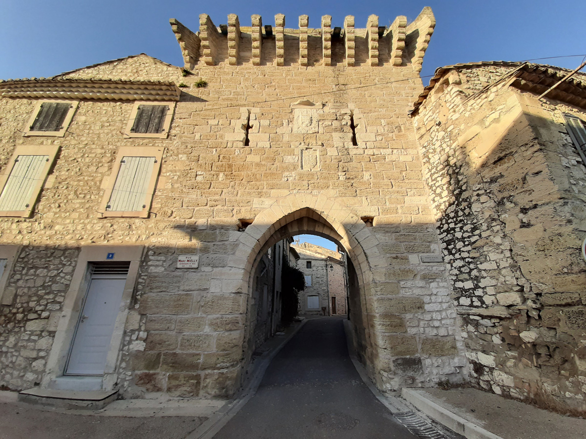 Une des entrées du centre ancien - photo : rhinoferos